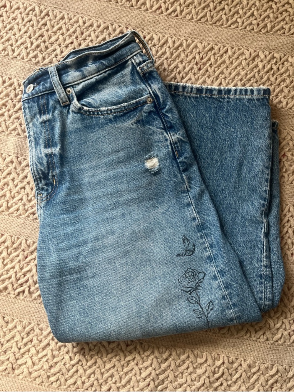 Arizona Jean Company Light Blue High Rise Jeans with Rose & Bird Embroidery